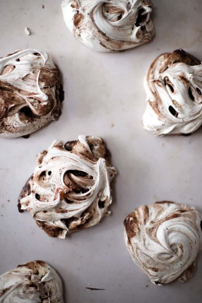 Chocolate meringues